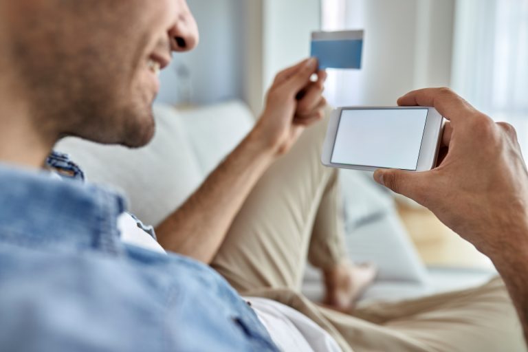Banca & Finanzas SMS para banca: alertas de movimientos, cobranza y OTP con trazabilidad